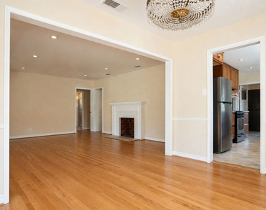 13134 Hartsook Street - Photo Thumbnail 7