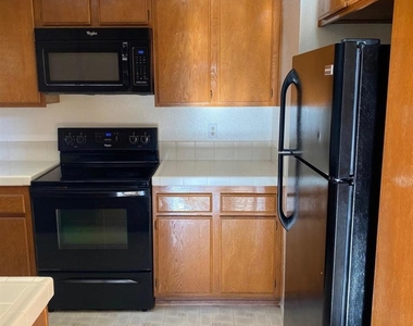 7608 Palmilla Dr - Photo Thumbnail 5