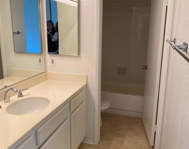 7608 Palmilla Dr - Photo Thumbnail 20