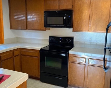 7608 Palmilla Dr - Photo Thumbnail 4