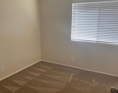 11353 Avenida De Los Lobos - Photo Thumbnail 8