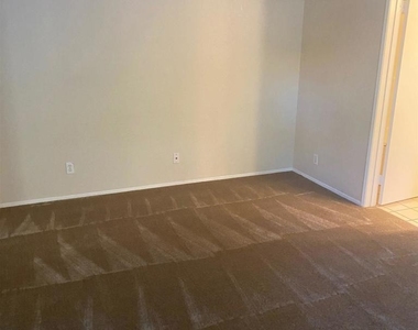 11353 Avenida De Los Lobos - Photo Thumbnail 10