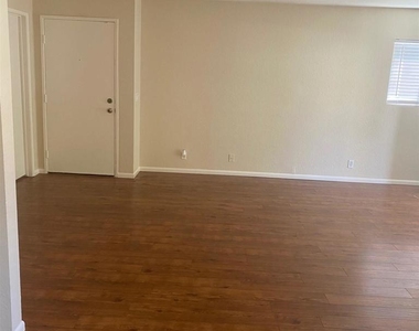 11353 Avenida De Los Lobos - Photo Thumbnail 17