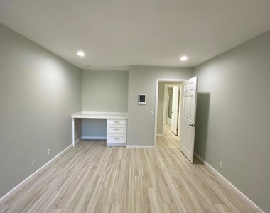 2510 Torrey Pines Rd - Photo Thumbnail 14