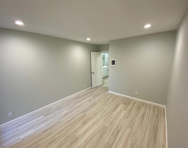 2510 Torrey Pines Rd - Photo Thumbnail 17