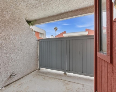 7211 Cozycroft Avenue - Photo Thumbnail 26