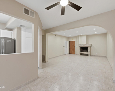 7211 Cozycroft Avenue - Photo Thumbnail 10