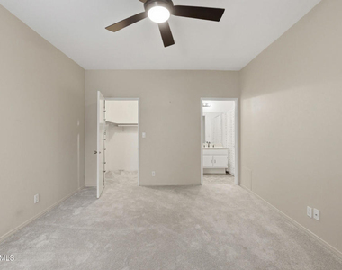 7211 Cozycroft Avenue - Photo Thumbnail 15