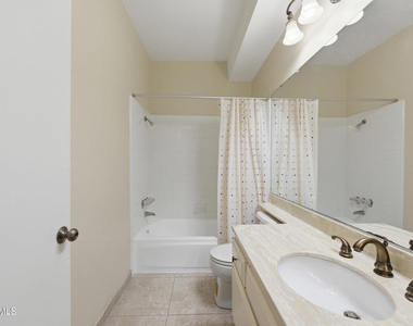 7211 Cozycroft Avenue - Photo Thumbnail 21