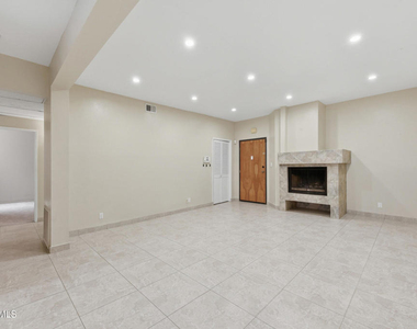7211 Cozycroft Avenue - Photo Thumbnail 8