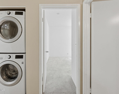7211 Cozycroft Avenue - Photo Thumbnail 22