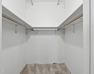 7211 Cozycroft Avenue - Photo Thumbnail 16