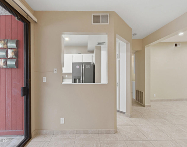 7211 Cozycroft Avenue - Photo Thumbnail 24
