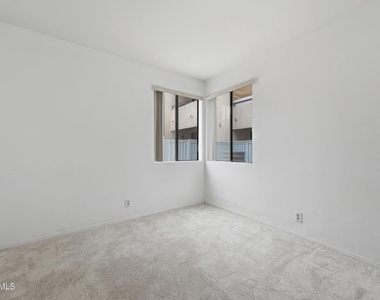 7211 Cozycroft Avenue - Photo Thumbnail 18