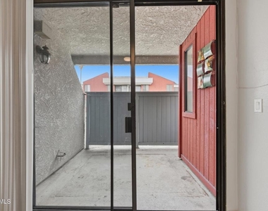 7211 Cozycroft Avenue - Photo Thumbnail 25