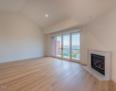 2390 Crombie Court - Photo Thumbnail 18