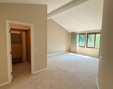 2096 Mccrea Road - Photo Thumbnail 17