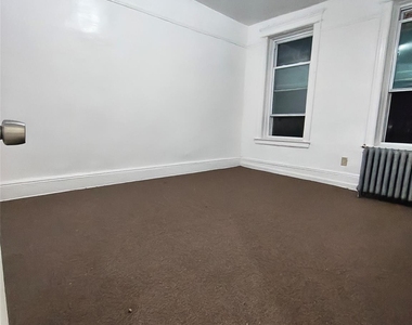 106-47 Union Hall Street - Photo Thumbnail 8