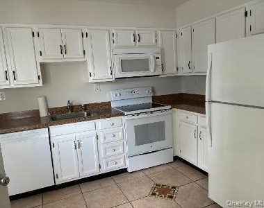 353 Woodbridge Drive - Photo Thumbnail 1