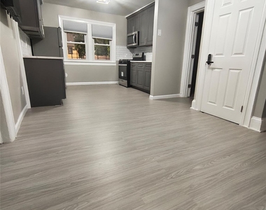 133 Lincoln Avenue - Photo Thumbnail 8