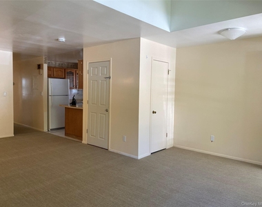 231-24 Lansing Avenue - Photo Thumbnail 4