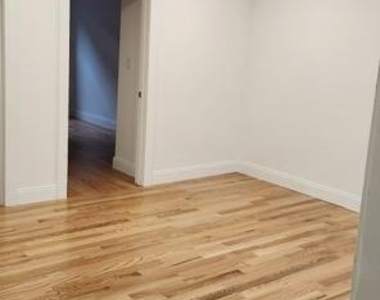 11708 Liberty Avenue - Photo Thumbnail 3
