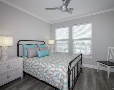 75 East Hoffman Avenue - Photo Thumbnail 4