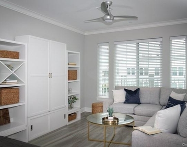 75 East Hoffman Avenue - Photo Thumbnail 3
