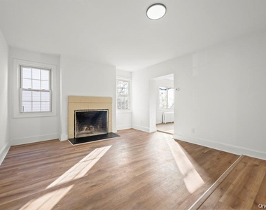 22 Chestnut Place - Photo Thumbnail 2
