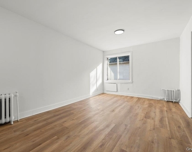 22 Chestnut Place - Photo Thumbnail 5