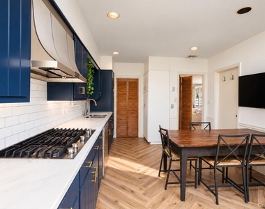 455 E Park Avenue - Photo Thumbnail 17