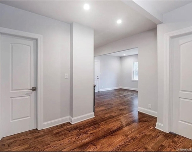 200 West Street - Photo Thumbnail 4