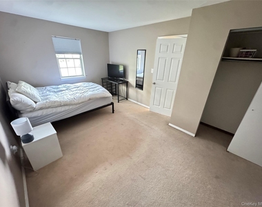 1 Hawthorne Court - Photo Thumbnail 6