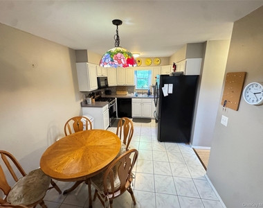 1 Hawthorne Court - Photo Thumbnail 2