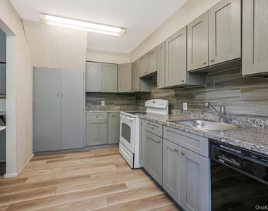 210 Michigan Avenue - Photo Thumbnail 3