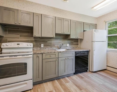 210 Michigan Avenue - Photo Thumbnail 2