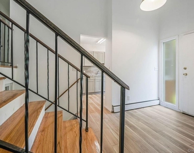210 Michigan Avenue - Photo Thumbnail 1