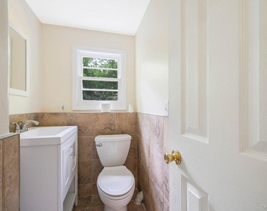 210 Michigan Avenue - Photo Thumbnail 5