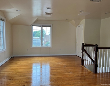 27-07 Murray Lane - Photo Thumbnail 3