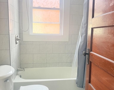 202 Morton Avenue - Photo Thumbnail 10