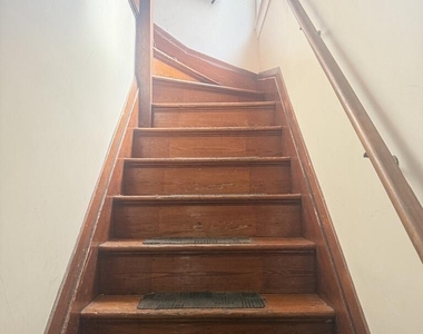202 Morton Avenue - Photo Thumbnail 2
