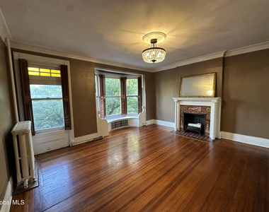 39 S Lake Avenue - Photo Thumbnail 3