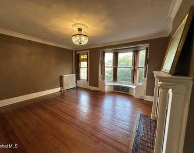 39 S Lake Avenue - Photo Thumbnail 4