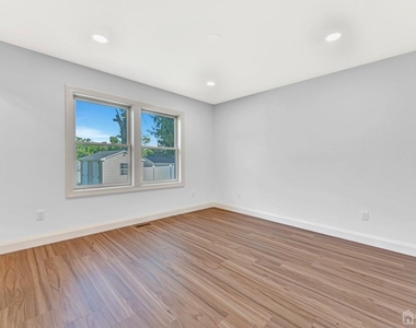 256 Main Street - Photo Thumbnail 16