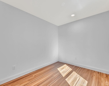 256 Main Street - Photo Thumbnail 7