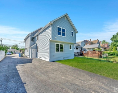256 Main Street - Photo Thumbnail 19