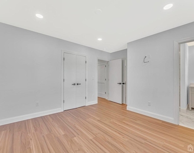 256 Main Street - Photo Thumbnail 17