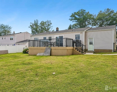 12 Woodland Road - Photo Thumbnail 15