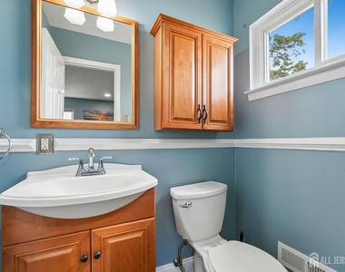 12 Woodland Road - Photo Thumbnail 10