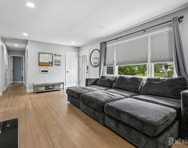 12 Woodland Road - Photo Thumbnail 2
